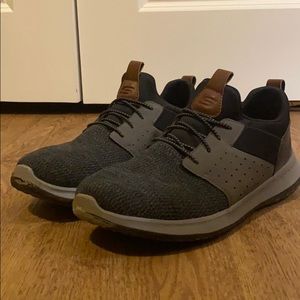 Sketchers classic fit air cooled memory foam shoes